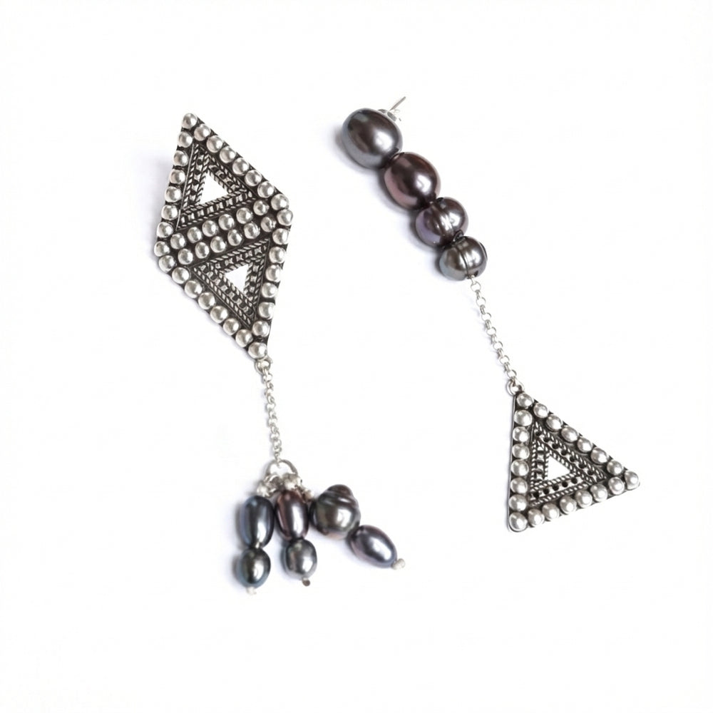 ASYMETRICAL FIBULA HANGING EARRINGS