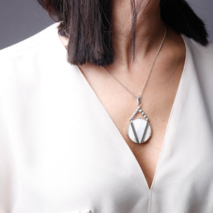 MOONBEAM NECKLACE