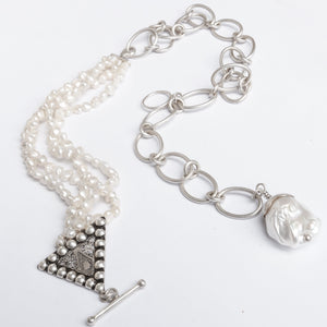 SLING PEARLS NECKLACE