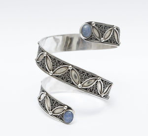 
                
                    Load image into Gallery viewer, AZUL SNAKE CUFF
                
            