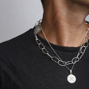 
                
                    Load image into Gallery viewer, Amazigh Medaillon Simple Chain NECKLACE
                
            