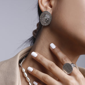 
                
                    Load image into Gallery viewer, Amazigh Medaillon EARRINGS
                
            
